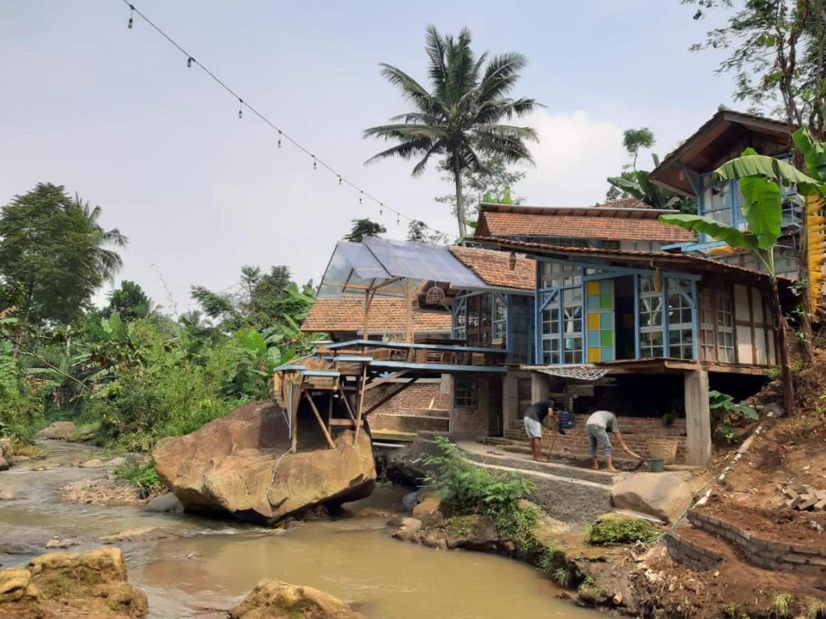 Kai Swargaloka Hotel บันดุง ภายนอก รูปภาพ