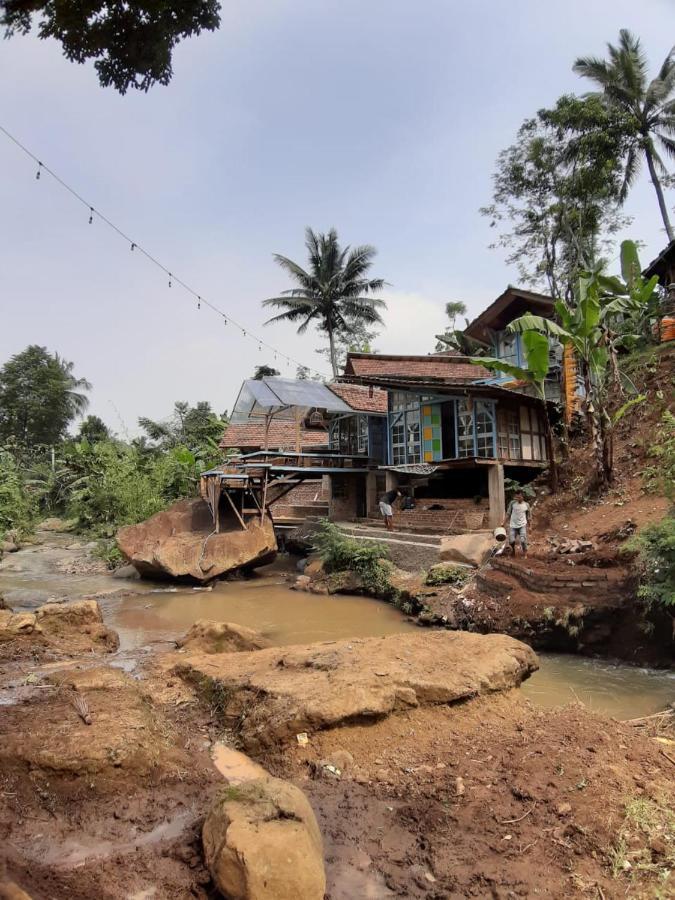 Kai Swargaloka Hotel บันดุง ภายนอก รูปภาพ